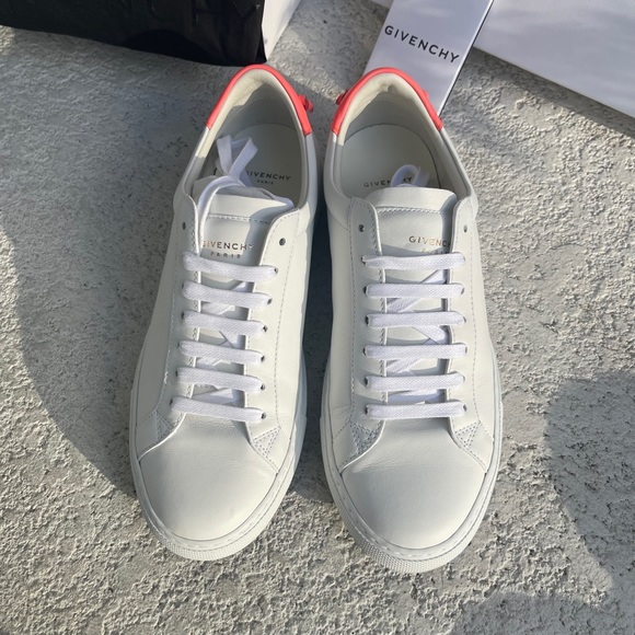 Givenchy Women Urban street leather sneakers size 38 - Picture 2 of 11